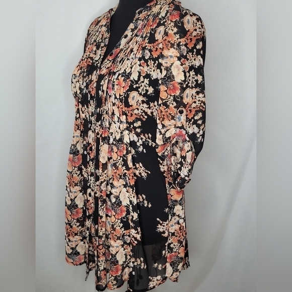 American Rag Semi Sheer Floral V-Neck Button Pintuck 3/4 Sleeve Blouse - Size S - Picture 2 of 7